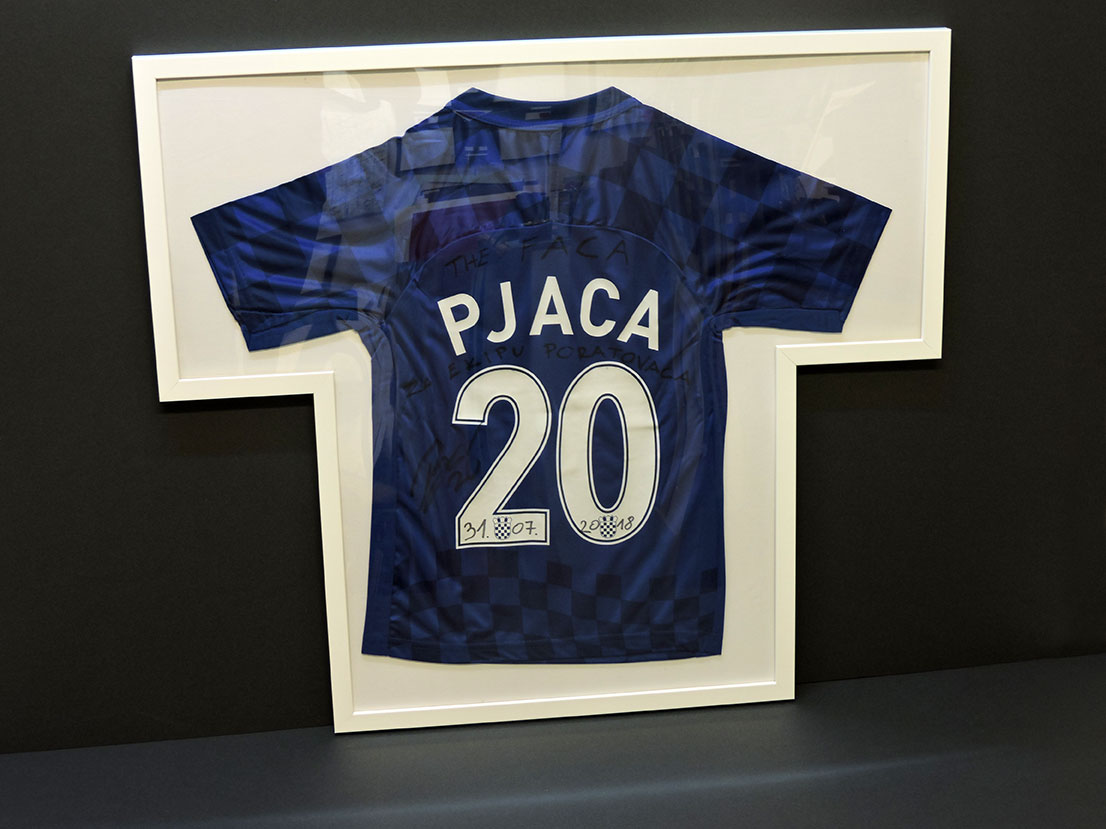 Uokviravanje dresova višekutnim okvirima